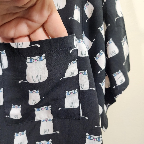Love Notes short sleeve button front cat print crop shirt woman's size large - Picture 4 of 9